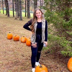 Meet your Posher, Eva